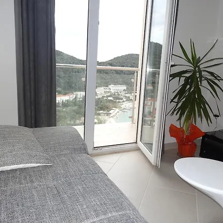 アパート Orchidea ドゥブロブニク